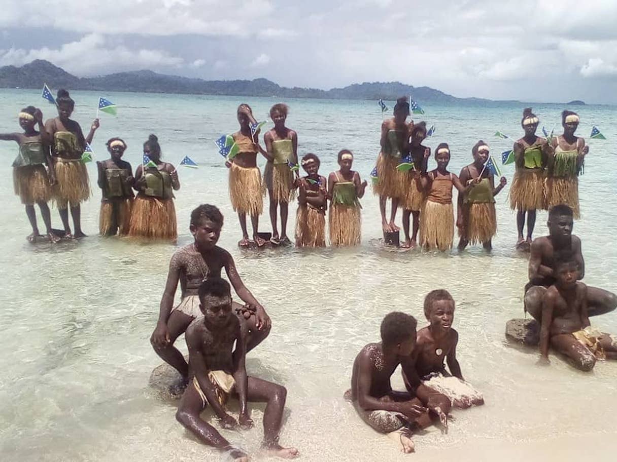 Сколько людей живет на островах. Гизо Соломоновы острова. Marovo Lagoon Соломоновы острова. Соломоновы острова климат. Соломоновы острова население.