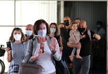 Fiji welcomes first Australian tourists in 20 months amid Omicron concerns