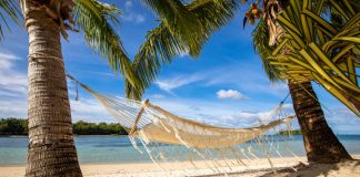 Cooks Island resort bans Russians