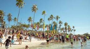 Private paradise: The French Polynesian island locking locals out of beaches