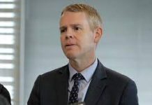 New Zealand PM to look into Pacific overstayer petition