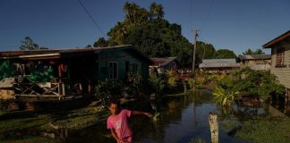 Pacific islanders head to Australia for jobs as climate fears grow