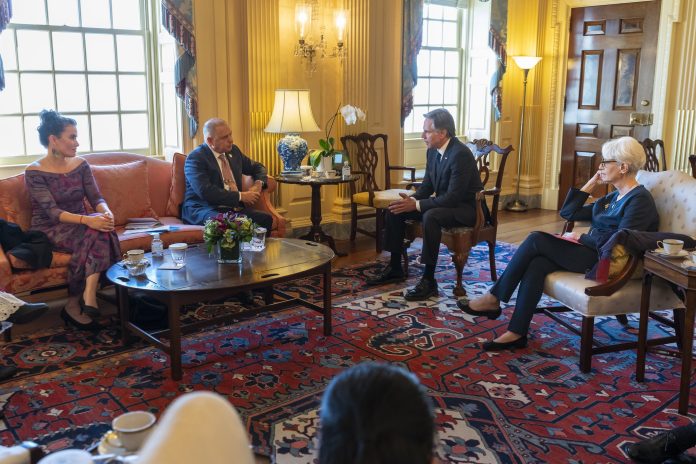 Cook Islands PM Brown meets U.S Secretary of State in Washington, DC