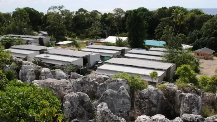 Labor accused of ‘outrageous secrecy’ as border force confirms 11 asylum seekers sent to Nauru