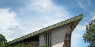 Whistleblower claims Australian funds for asylum seeker welfare in PNG ‘gone missing’