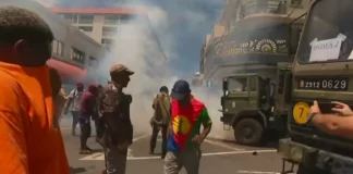 Clashes between pro-independence protesters, police as three French ministers visit New Caledonia