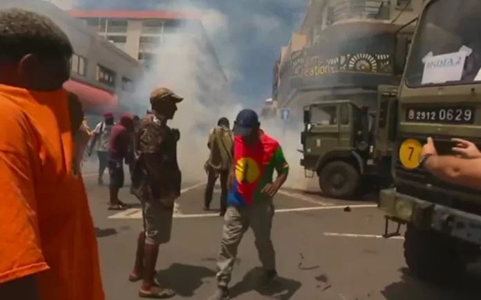 Clashes between pro-independence protesters, police as three French ministers visit New Caledonia