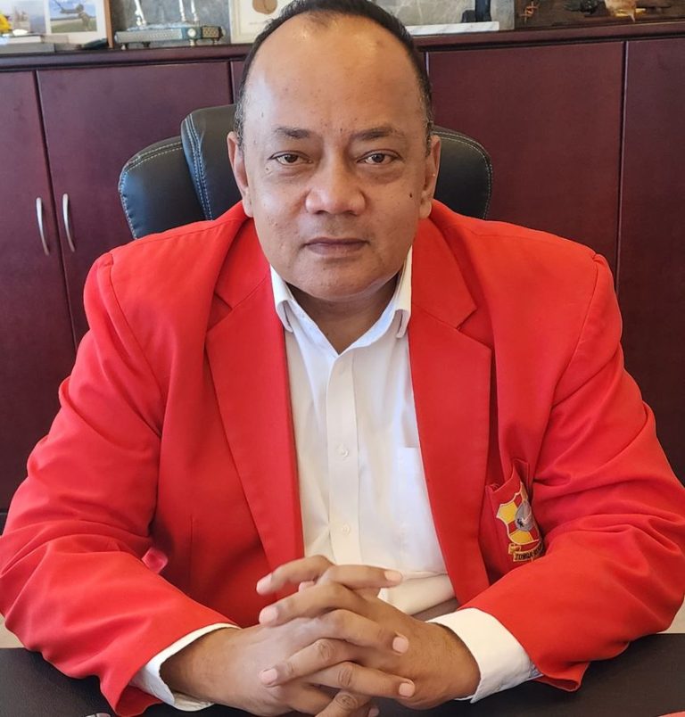 Former advisor says King should dissolve Tonga’s parliament following standoff