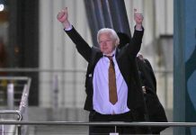 Assange back in Australia, avoids land of the free