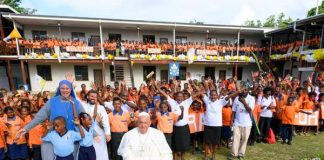 End the violence, distribute natural resources wealth fairly, pope tells PNG