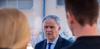 Overseas Minister buffeted by New Caledonia crisis