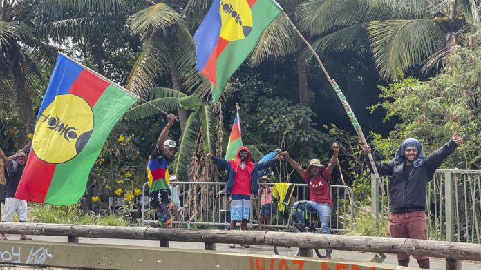 French Overseas Minister Manuel Valls to visit Nouméa for key political talks