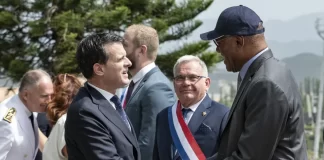 French Minister Valls postpones return to New Caledonia
