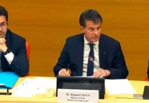 French minister Valls pushes for deal on New Caledonia’s future