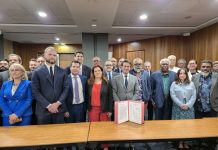 New Caledonia politicians agree on statehood while remaining French