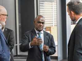 Pacific leader seeks investment, Australia eyes defence