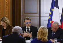 Pro-France MPs confront Macron at New Caledonia talks