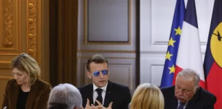 Pro-France MPs confront Macron at New Caledonia talks