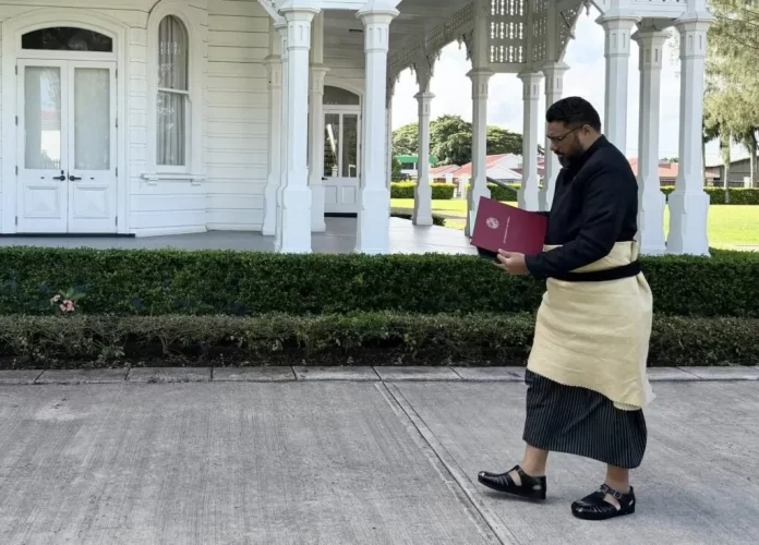 Tonga PM Lord Fakafanua holds first constitutional briefing with King Tupou VI