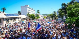 Chaotic scenes as French parliament delays New Caledonia debate