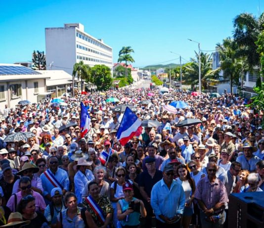 Chaotic scenes as French parliament delays New Caledonia debate
