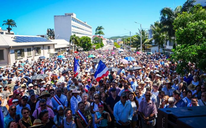 Chaotic scenes as French parliament delays New Caledonia debate